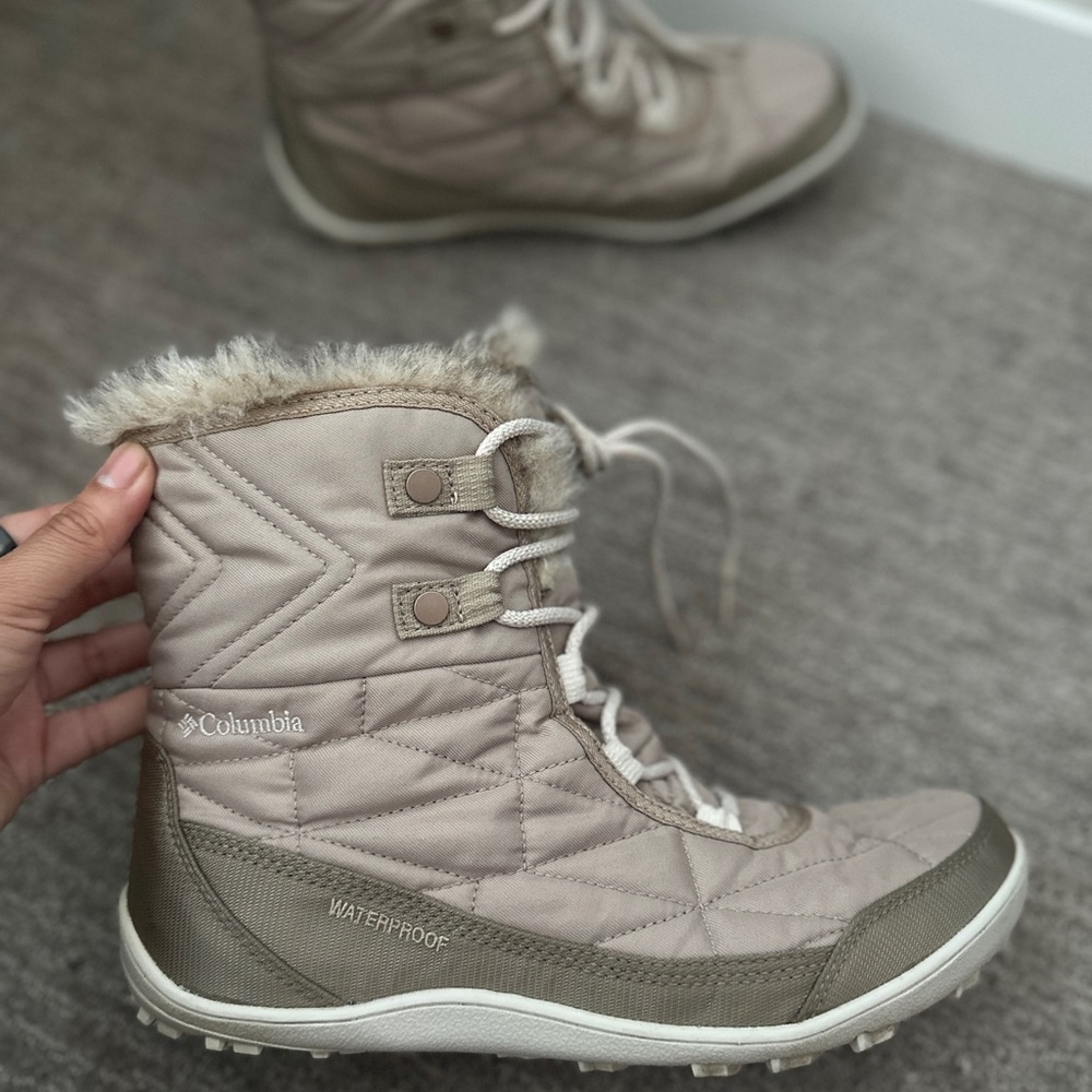 Columbia boots, womens size 11, beige